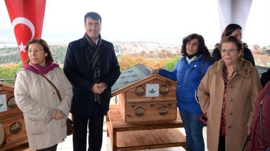 Bursa&rsquo;da Sokak Kedilerine Dondurucu Soğukta Sıcak Yuva