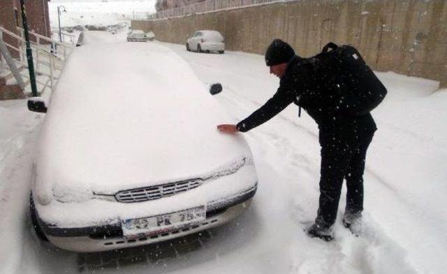 Van'da Kar Yolları Kapattı