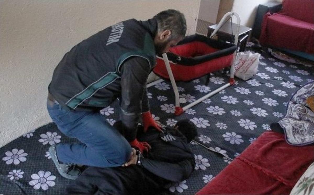 Uyuşturucu Tacirlerine Yılbaşı &Ouml;ncesi Baskın