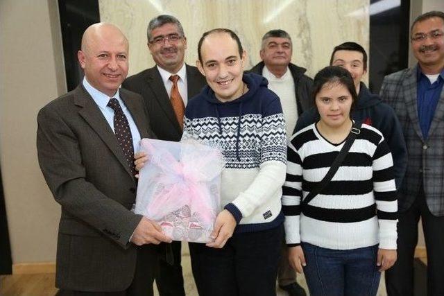 Çolakbayrakdar, ’engellilerle Bir Gün Değil Her Gün Beraberiz’ 1