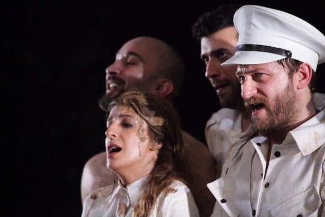 "gülünç Karanlık" Tiyatroseverlerle Buluştu 2