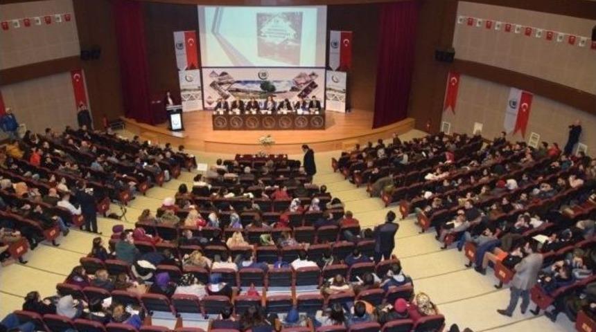 Rekt&ouml;r &Ccedil;akar, &Ouml;ğrencilerle Bir Araya Geldi