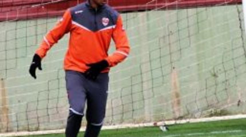 Golle Tanışamayan Edgar Şans Bekliyor