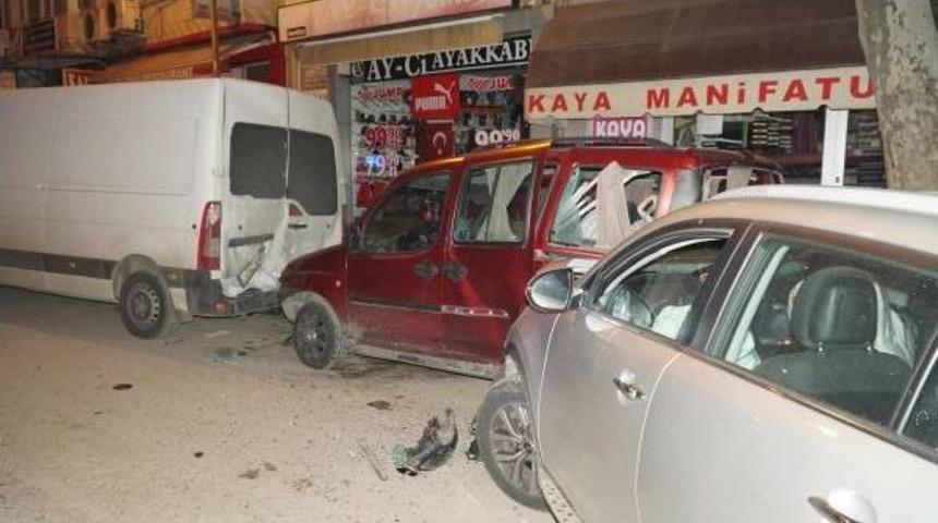 Cip, Park Halindeki Araca &Ccedil;arptı: 1 Yaralı