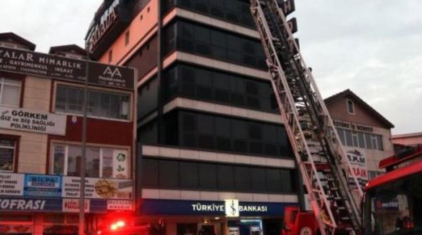 Kartepe'de Otelin Restoranında Yangın &Ccedil;ıktı