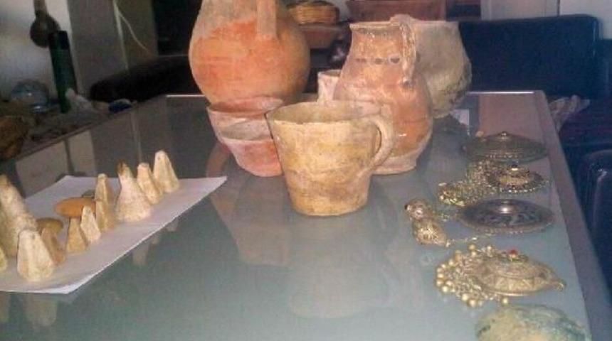 Jandarma 'hırsızlık Var' Diye Gitti, Tarihi Eserler Buldu