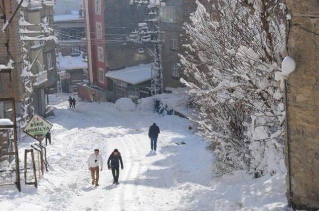 Hakkari'de 91 Köy Ve 242 Mezarının Yolu Kapandı