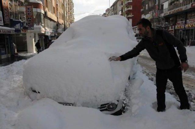 Hakkari'de 91 Köy Ve 242 Mezarının Yolu Kapandı