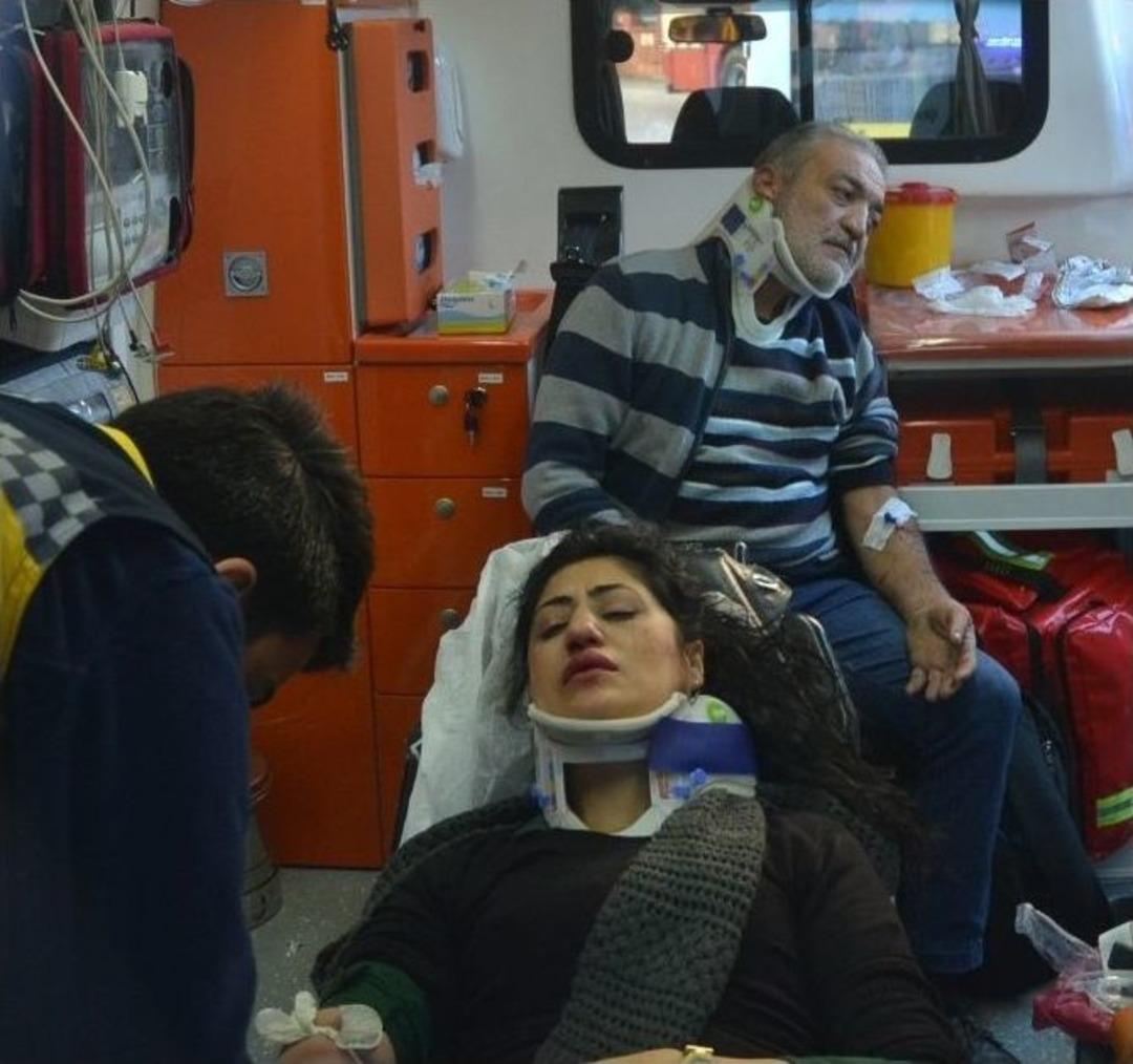 Ara&ccedil;ta Sıkışan Hamile Kadını Cankur Ekipleri Kurtardı