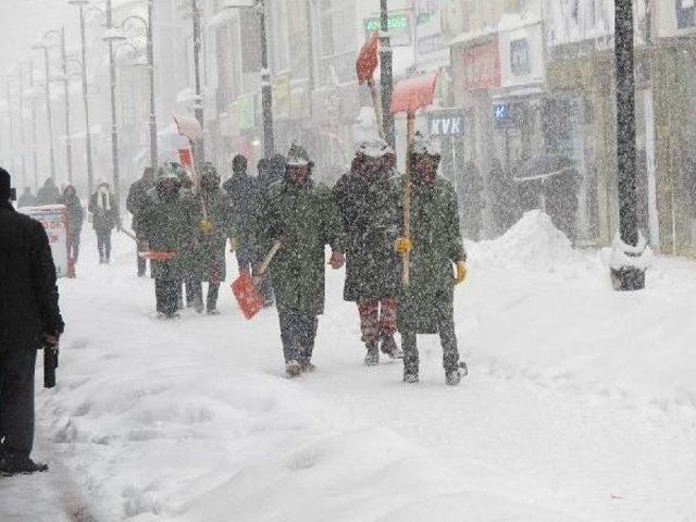 Doğu'da 2 Bin 627 Yerleşim Birimi Kardan Kapalı