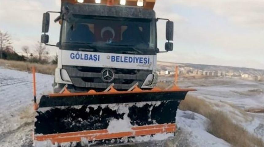 G&ouml;lbaşı Belediyesi Kar Ve Buzla M&uuml;cadele Ekibi Yoğun Mesaiye Başladı