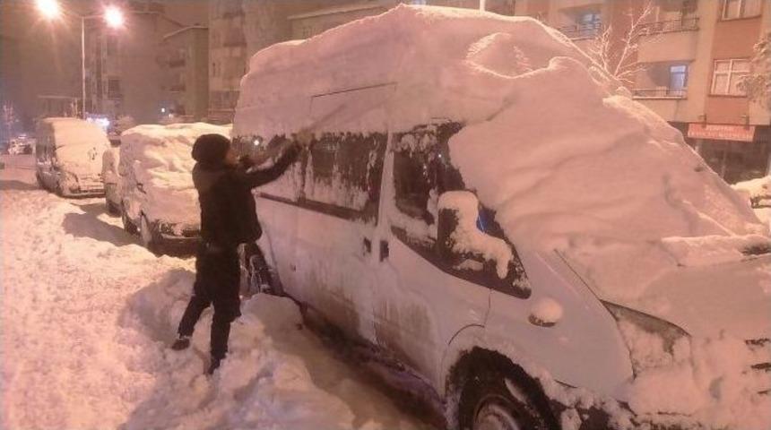 Hakkarili &Ccedil;ocukların Kar Sevinci