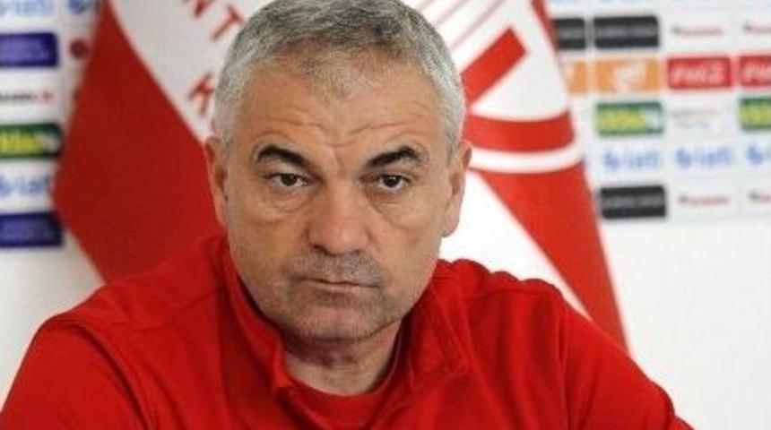 Antalyaspor, Eski Futbolcusu Emrah Başsan İle İlgilenmiyor