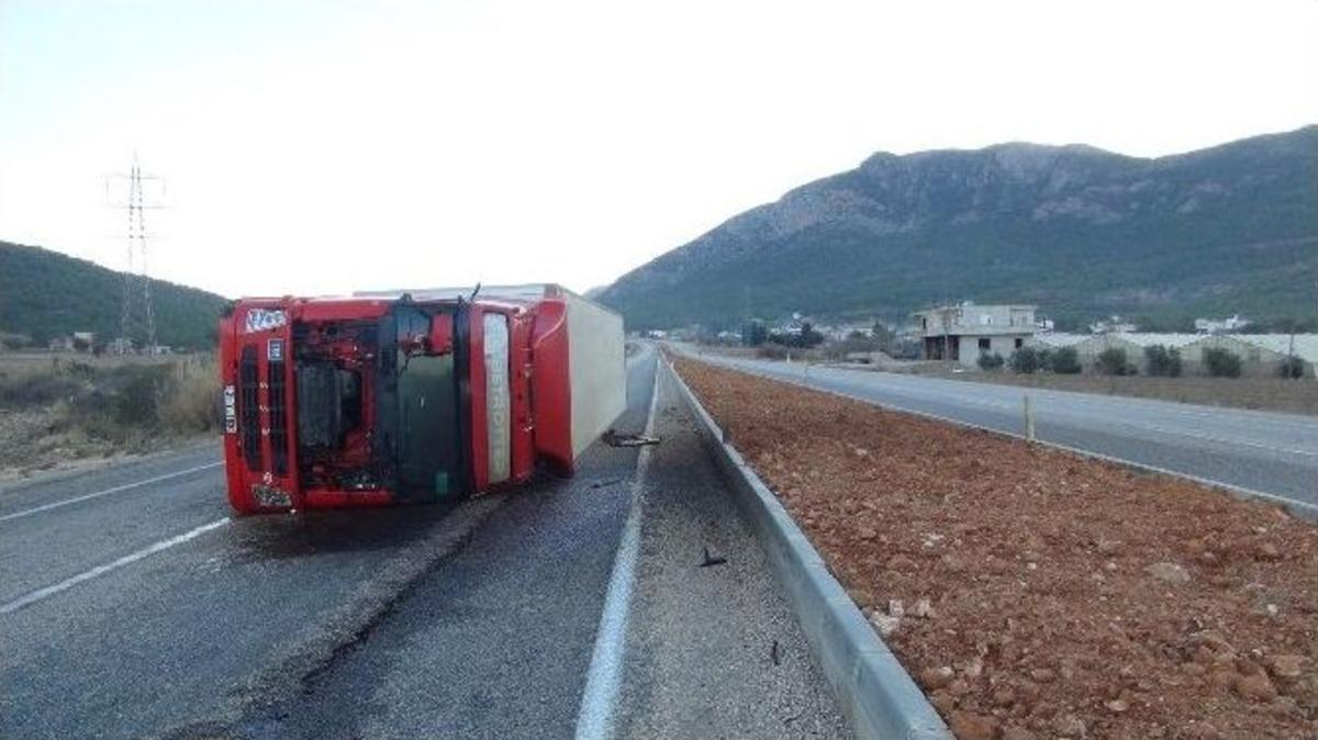 Mersin&rsquo;de Soğuk Hava Ve Fırtına Hayatı Fel&ccedil; Etti, Can Aldı