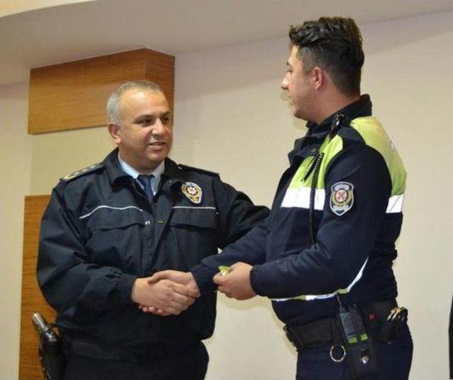 Başarılı Polislerden Anlamlı Bağış