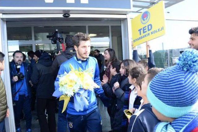 Fenerbahçe Kafilesi Diyarbakır'a Indi