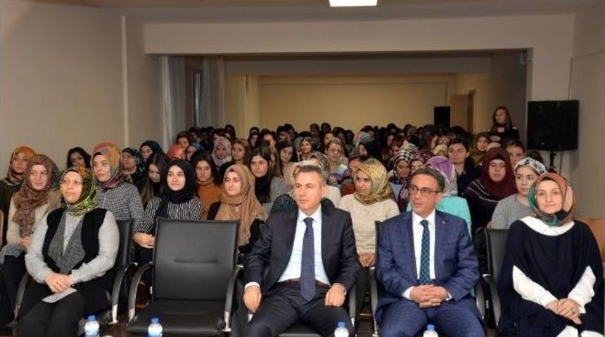 Bilecik Valisi Elban &Uuml;niversite &Ouml;ğrencileriyle Buluştu