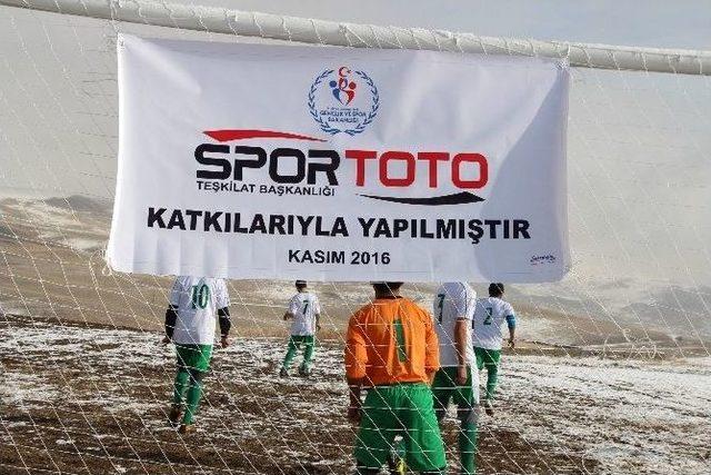 Varto’da Futbol Sahası Açılışı