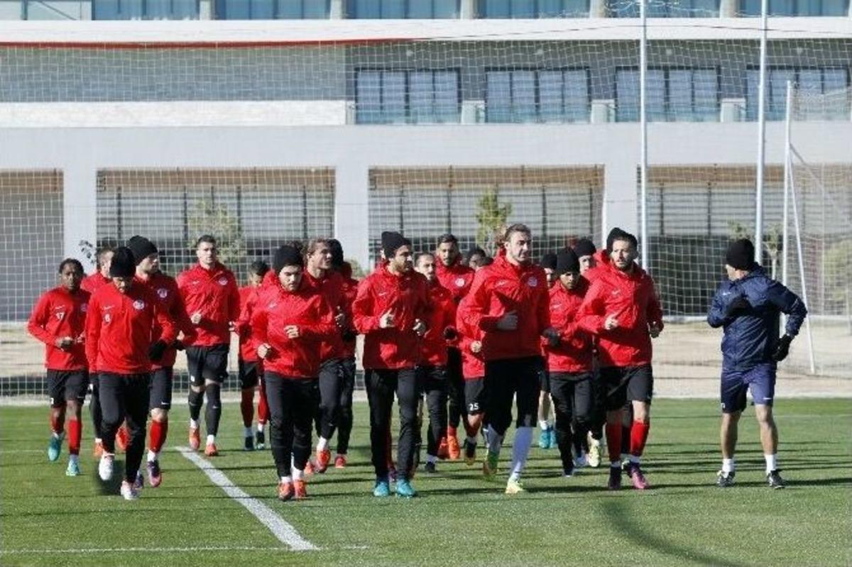 Antalyaspor, Bursaspor Ma&ccedil;ına Yeni Tesislerinde Hazırlanıyor