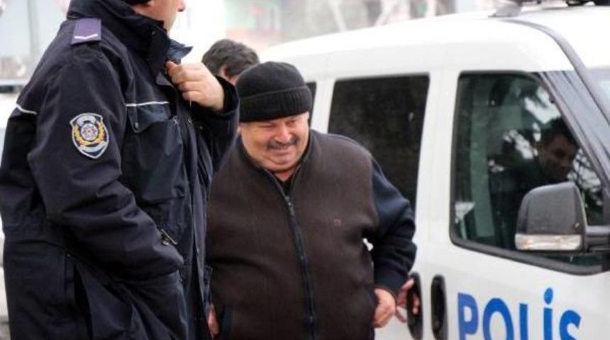 Okul M&uuml;d&uuml;r&uuml;ne 9 &Ouml;ğrenciye Tacizden G&ouml;zaltı