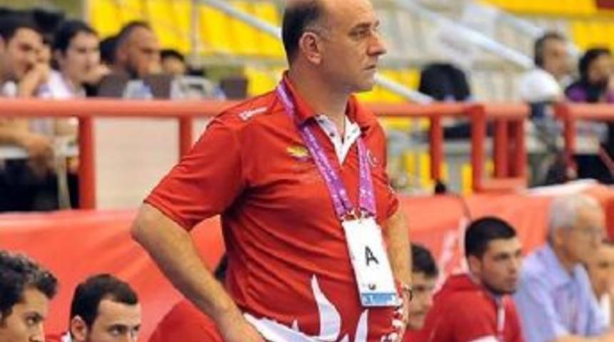 G&ouml;ztepe Hentbolda Rota Adnan &Ouml;zt&uuml;rk