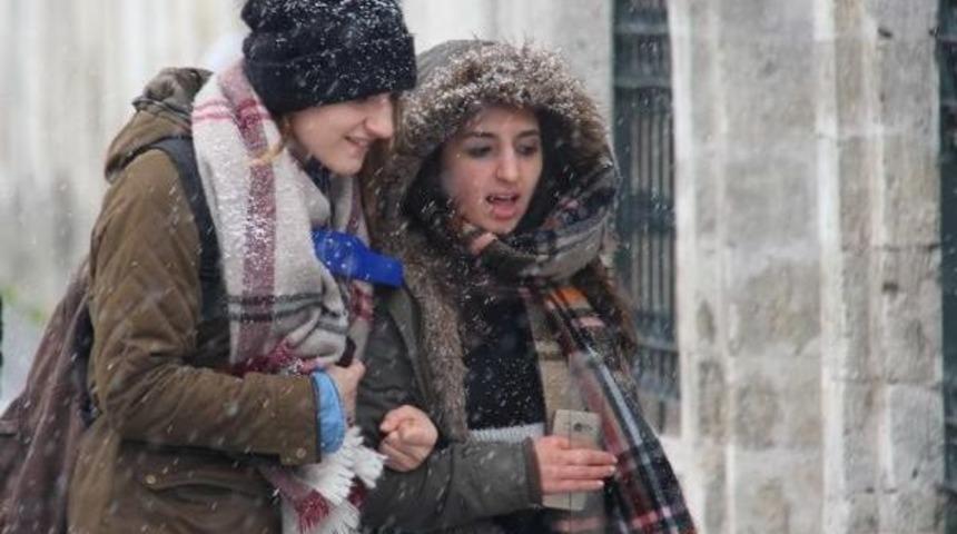 Edirne'de Kar Yağışı Başladı