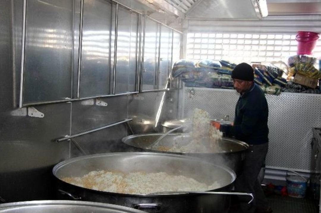 Suriyeliler Tahliyenin Başladığı Halep&rsquo;ten T&uuml;rkiye Sınırına Geliyor