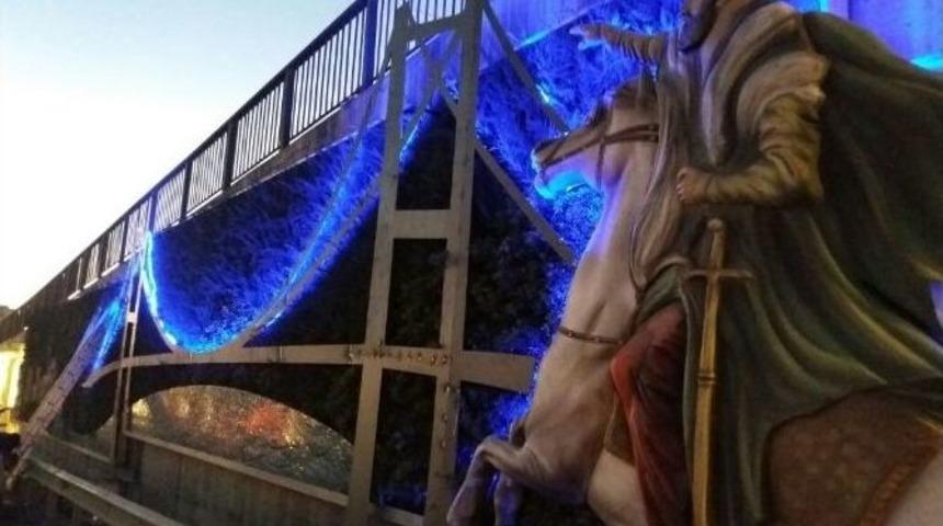 Tatlıkuyu K&ouml;pr&uuml;s&uuml;&rsquo;ne Dekoratif Dikey Bah&ccedil;e &Ccedil;alışması