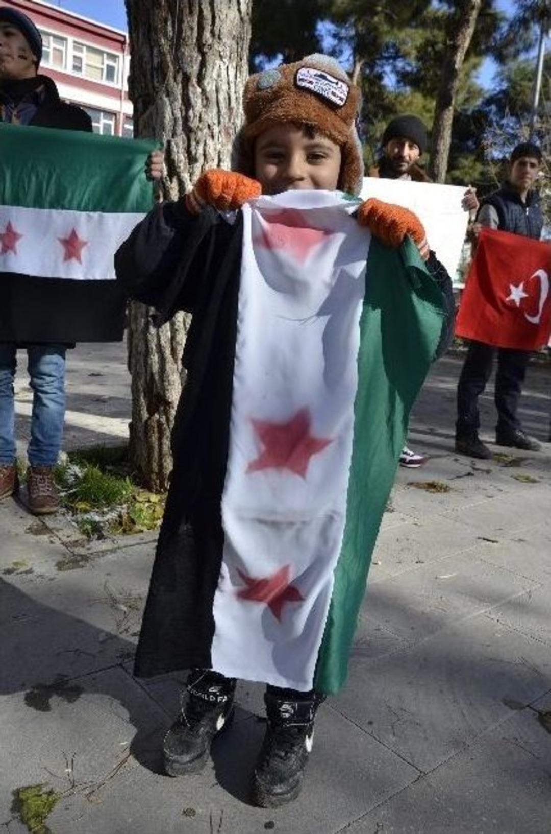 Suriyeliler Halep&rsquo;te Yaşananlara Tepki G&ouml;sterdi