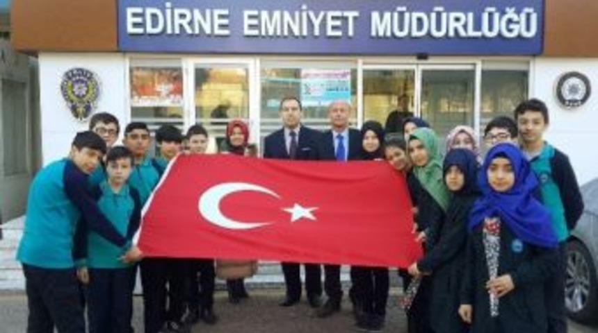 İmam Hatip &Ouml;ğrencilerinden T&uuml;rk Polisine Destek