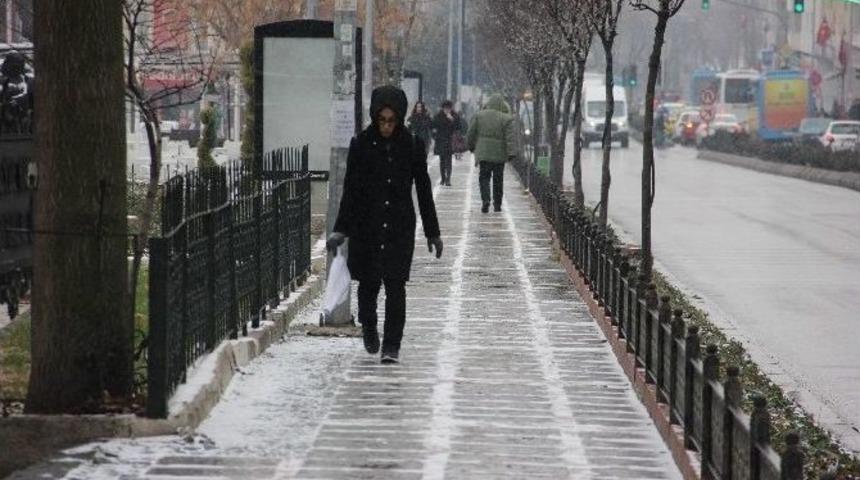 Edirne&rsquo;de Kar Yağışı Başladı