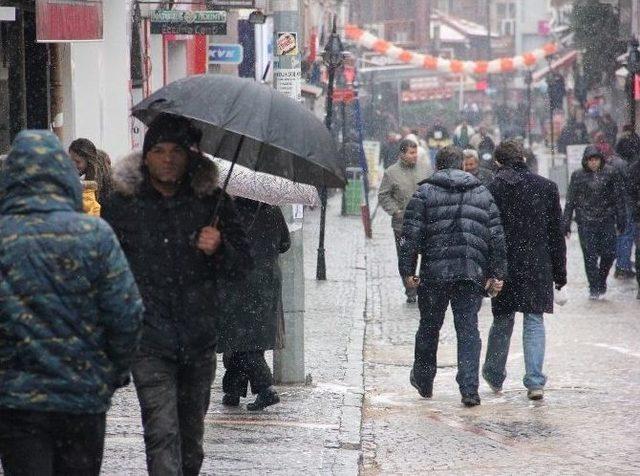 Edirne’de Kar Yağışı Başladı