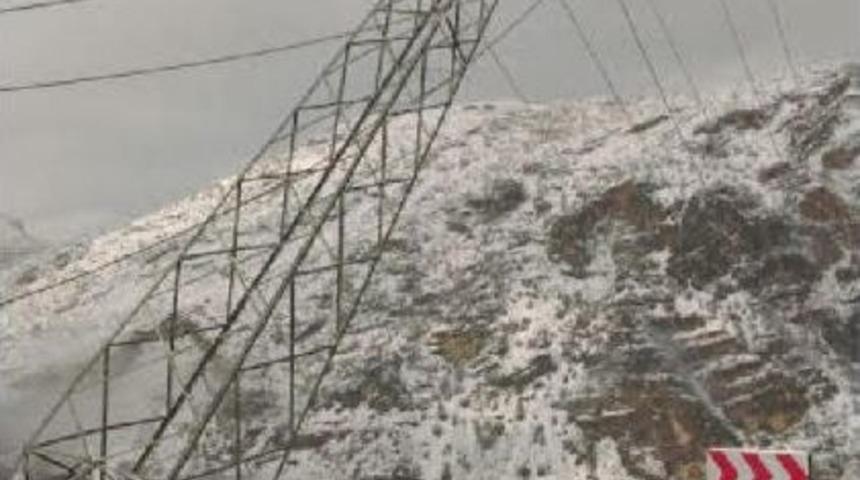 Hakkari'de 91 K&ouml;y Ve 242 Mezarının Yolu Kapandı (2)