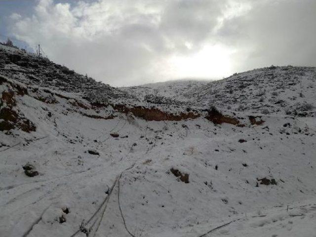 Hakkari de 91 K&ouml;y Ve 242 Mezarının Yolu Kapandı (2) 1