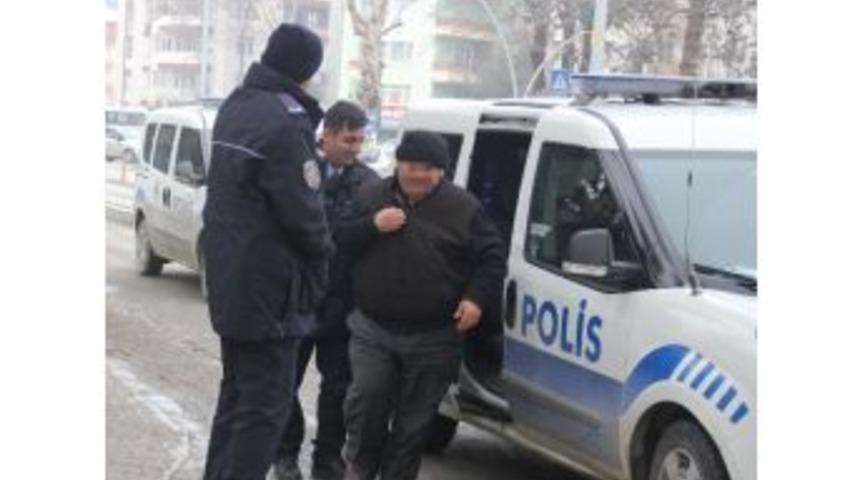 Okul M&uuml;d&uuml;r&uuml; &Ouml;ğrencilere Cinsel Taciz İddiasıyla Adliyeye Sevk Edildi