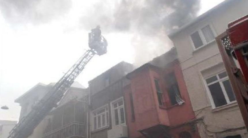 Beyoğlu'nda &Ccedil;ıkan Yangında Bir Kişi Hayatını Kaybetti