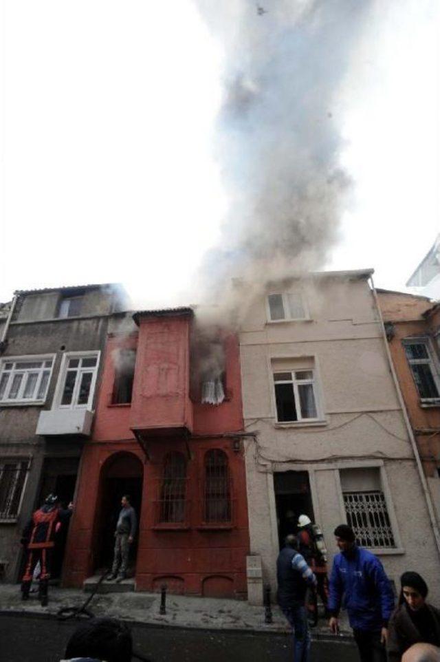 Beyoğlu'nda Çıkan Yangında Bir Kişi Hayatını Kaybetti