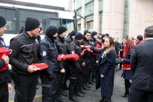 Adliyede Avukatlardan Çevik Kuvvet Polisi'ne Başsağlığı Ziyareti