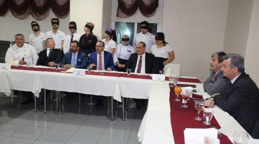 G&ouml;zleri Kapalı Yemek Pişirdiler