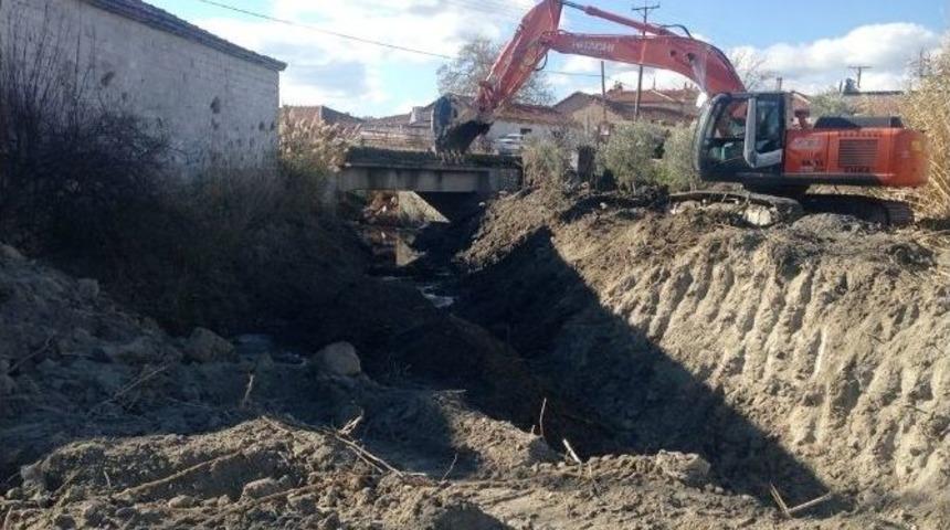 Akhisar&rsquo;ın Derek&ouml;y Mahallesi Sel Baskınlarından Kurtuluyor