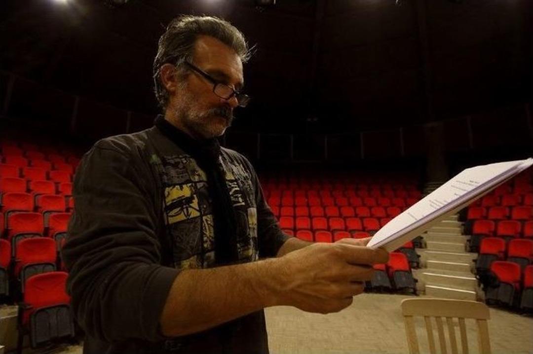 Aynı Sahneyi Paylaşan Tiyatro Oyuncularının Evlerine Aynı Anda Hırsız Girdi