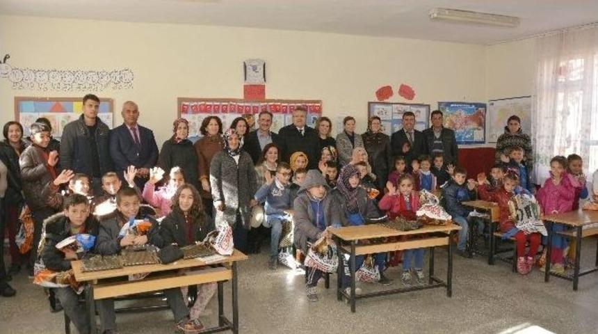 Elmalılı &Ouml;ğrencilere Kışlık Giyim Yardımı