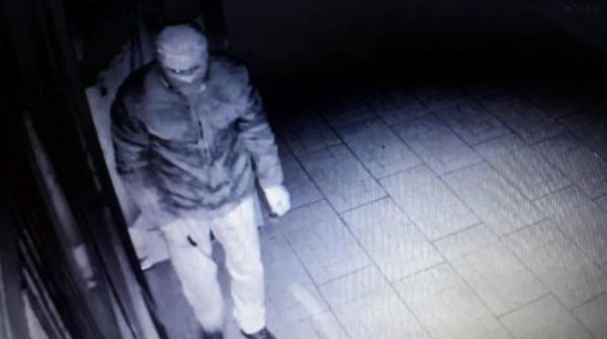 Kırtasiyeye Giren Hırsız, Esnafın Kira I&ccedil;in Ayırdığı Parayı &Ccedil;aldı