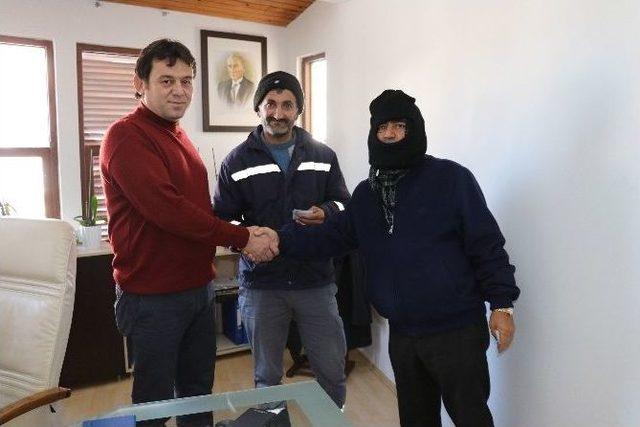 Temizlik İş&ccedil;isinden &Ouml;rnek Davranış 1