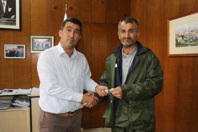 Temizlik İş&ccedil;isinden &Ouml;rnek Davranış 2