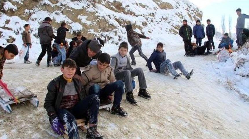 Kar Tatilinde Kızak Keyfi