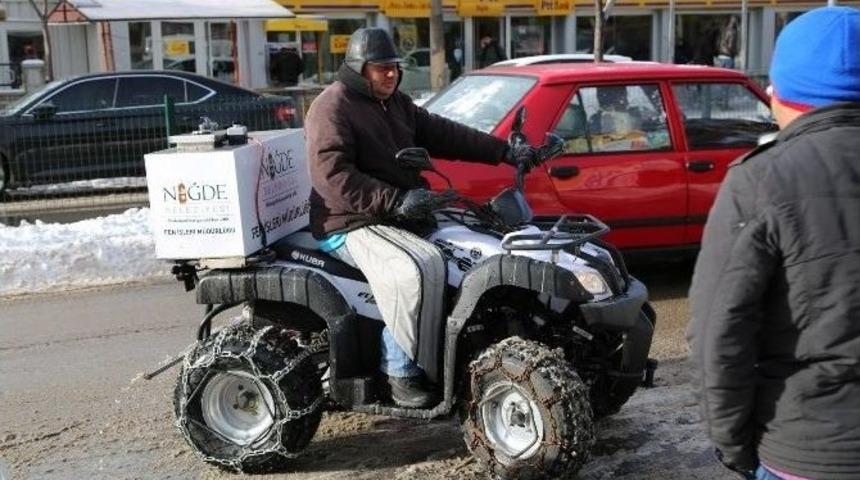 Niğde Belediyesi Karla M&uuml;cadeleye Atv İle Devam Ediyor