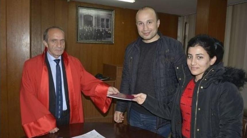 Azeri Gelin İle T&uuml;rk Damat G&ouml;r&uuml;c&uuml; Usul&uuml; Evlendi