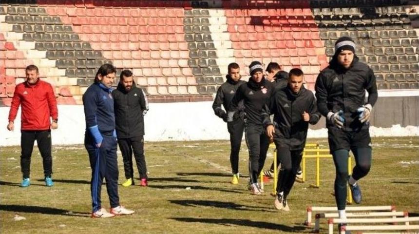 İbrahim &Uuml;z&uuml;lmez İlk Antrenmana &Ccedil;ıktı