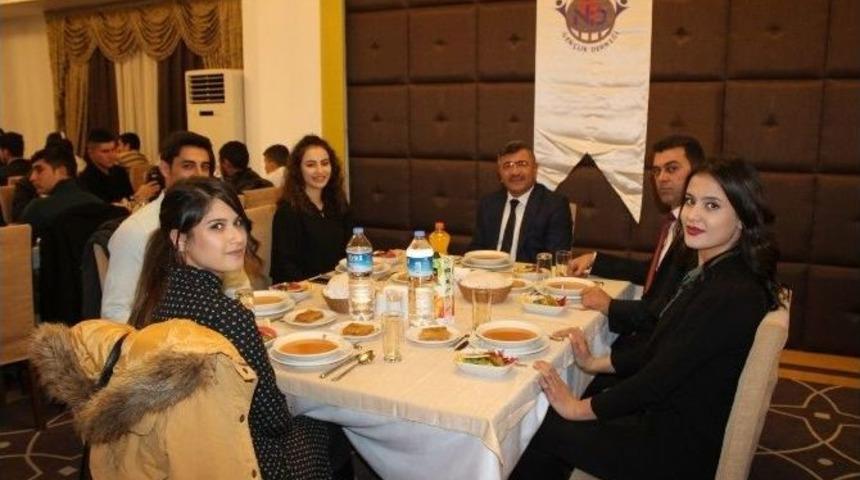 Başkan Akdoğan&rsquo;dan Gen&ccedil;lere Altın &Ouml;ğ&uuml;tler